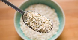 Preizkusite masko za obraz iz ovsenih kosmičev, ki pomlajuje!