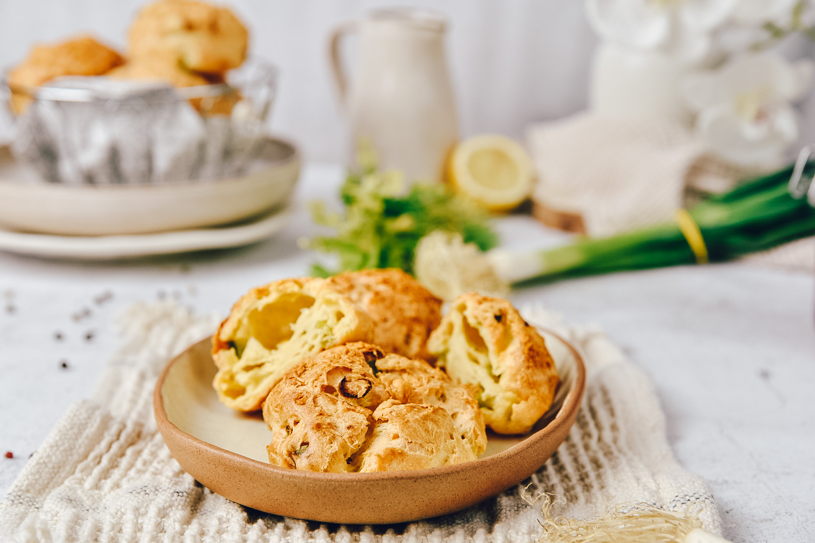 Brzi recept za kruščiće sa sirom i mladim lukom