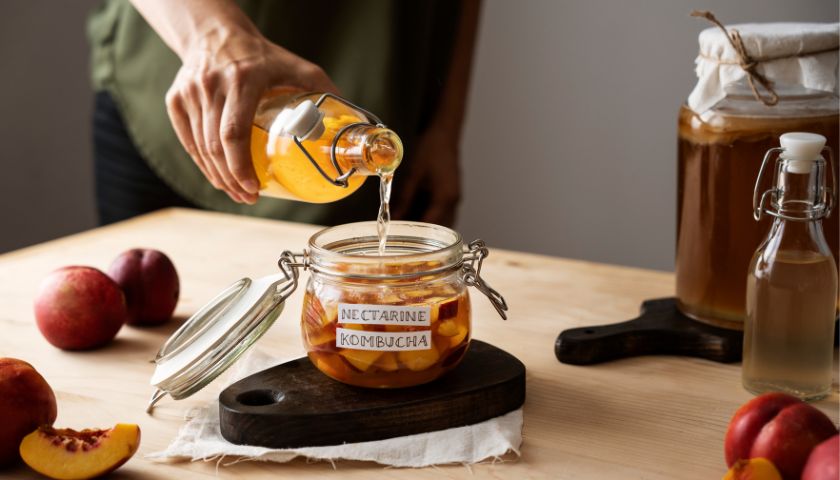 Kombuča lahko prispeva tudi h krepitvi imunskega sistema kot del uravnotežene prehrane in življenjskega sloga.