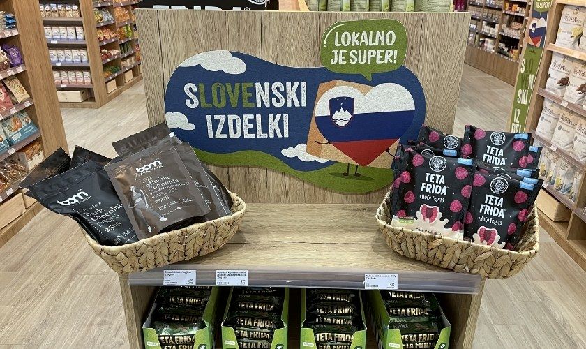 Ponudba slovenskih izdelkov v trgovini Tovarna Zdrave Hrane v ljubljanskem BTC Cityju