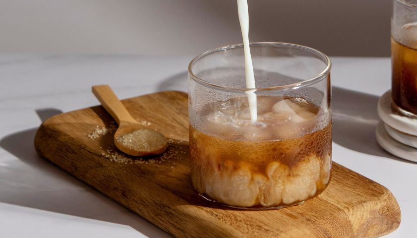 Priprava enostavnega hojicha latte