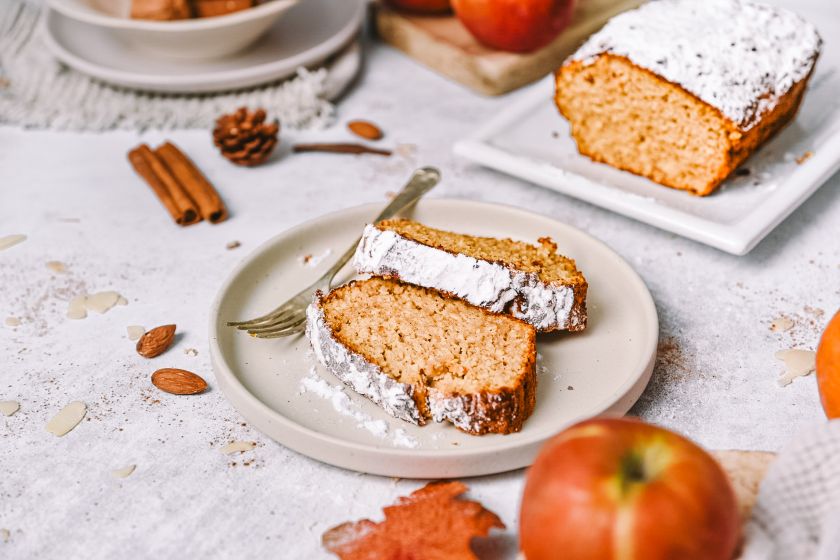 Recept za ovseni kolač z jabolki in cimetom