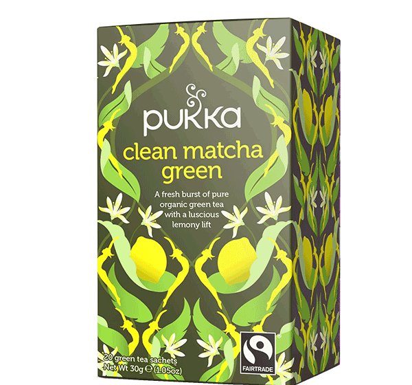 Pukka zeleni matcha čaj u zelenoj papirnatoj kutiji.