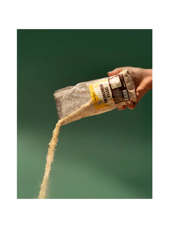 Nutrigold jedilni kvas v kosmičih v prozorni plastični embalaži, 200g.