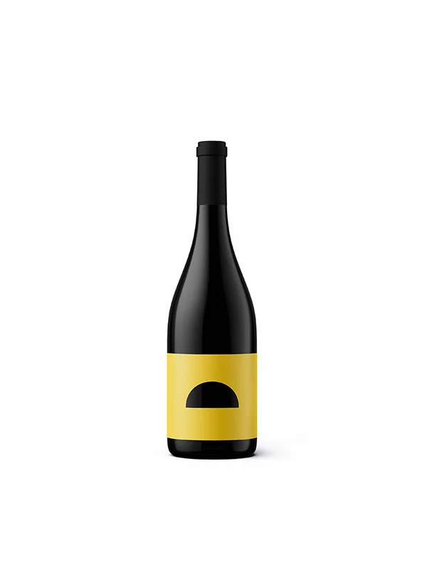 Vino Škrlet vinarstva voštinić klasnić v temni steklenici z rumeno etiketo, 0,75l.