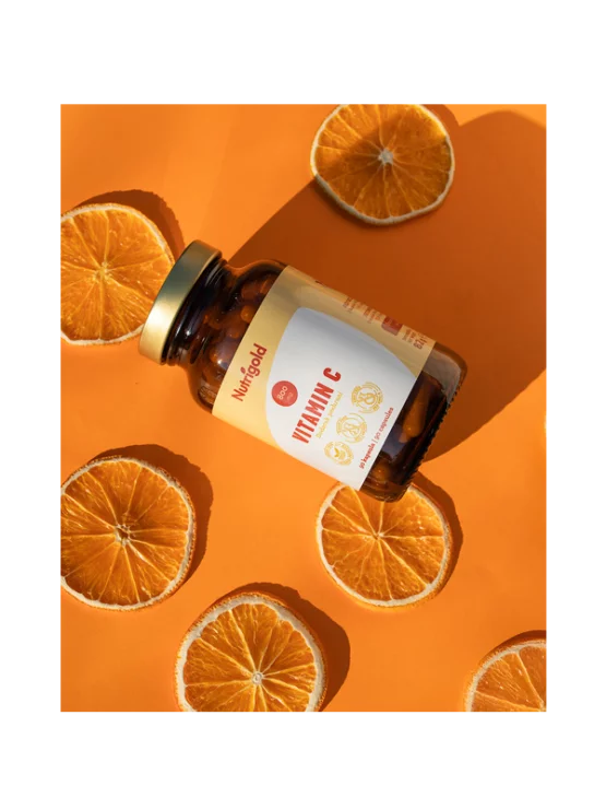 Vitamin C Nutrigod, 120 vegannskih kapsul v temni embalaži.