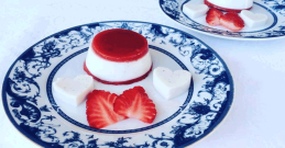 Veganska panna cotta z jagodami