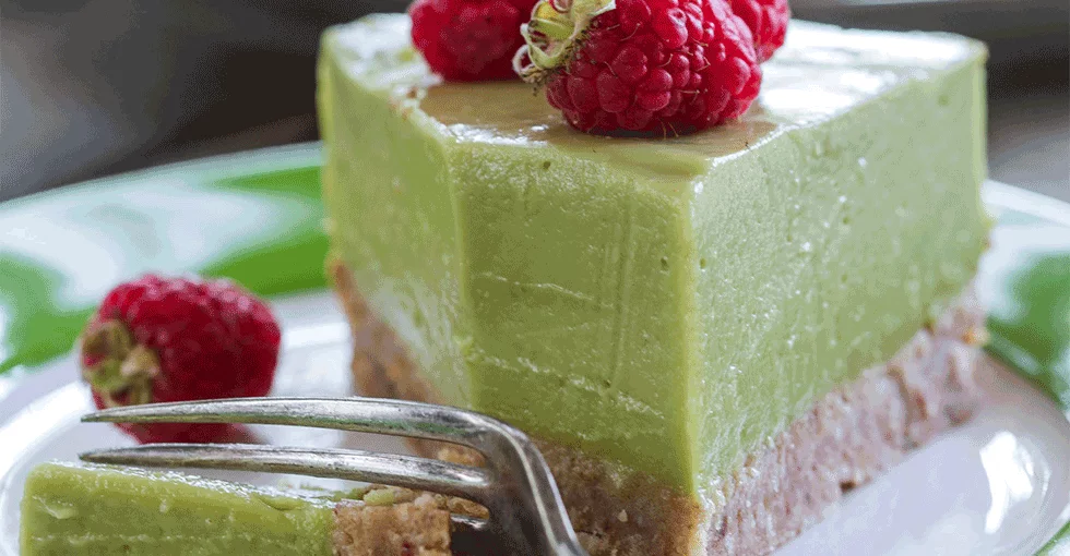 Cheesecake iz avokada brez peke