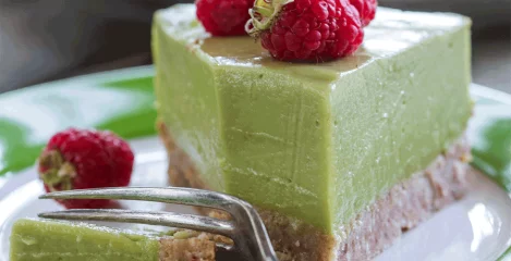 Cheesecake iz avokada brez peke