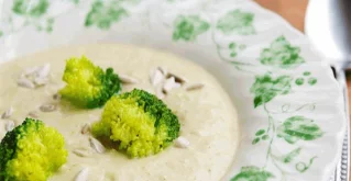 Pikantna veganska juha in sončničnih semen