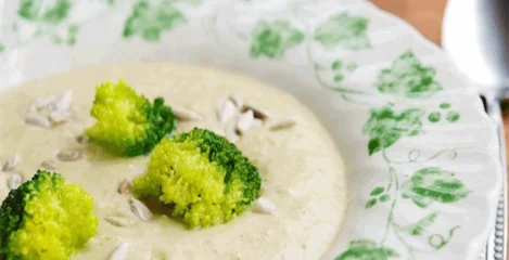 Pikantna veganska juha in sončničnih semen