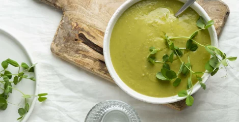 Juha z moringa prahom - čas je za krepitev odpornosti z obrokom na žlico!