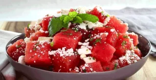 Vesela solata z lubenico in feta sirom