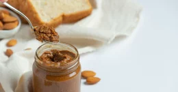 Izdelajte svoje mandljevo maslo! Recept in nasveti za pripravo!