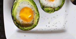Avokado z jajci - zdrav paleo zajtrk
