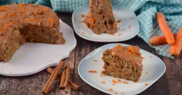 Sočna korenčkova in pomarančna torta ki vas pusti brez besed
