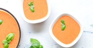 S hladno juho iz paradižnika in jogurta premagajte visoke temperature