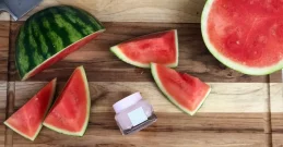 Maske iz lubenic in poletje brez ličila in brez težav se lahko začne