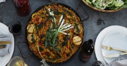 Španska paella v bolj zdravi različici