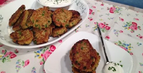 Zdravi vegetarijanski polpeti na belem krožniku