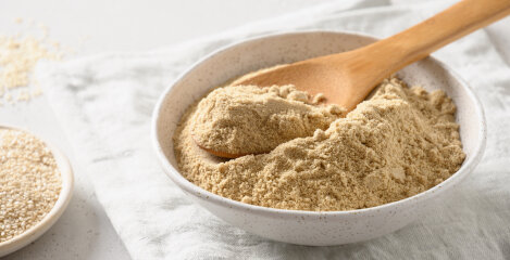 Sezamova moka je bogata z rastlinskimi beljakovinami in je odlična za kruh in mafine