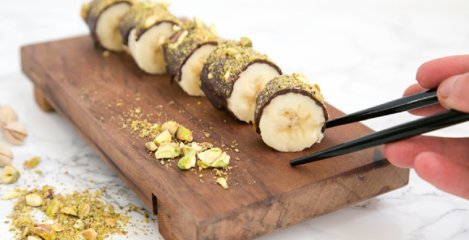 Simpa sladica iz banan in čokolade v obliki sušija