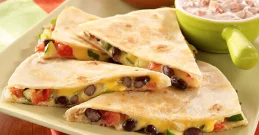 Vegetarijanske quesadille z veliko zelenjavo bodo vam polepšale dan