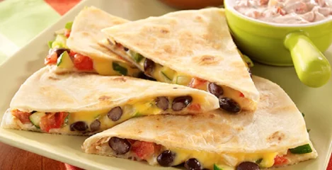 Vegetarijanske quesadille z veliko zelenjavo bodo vam polepšale dan