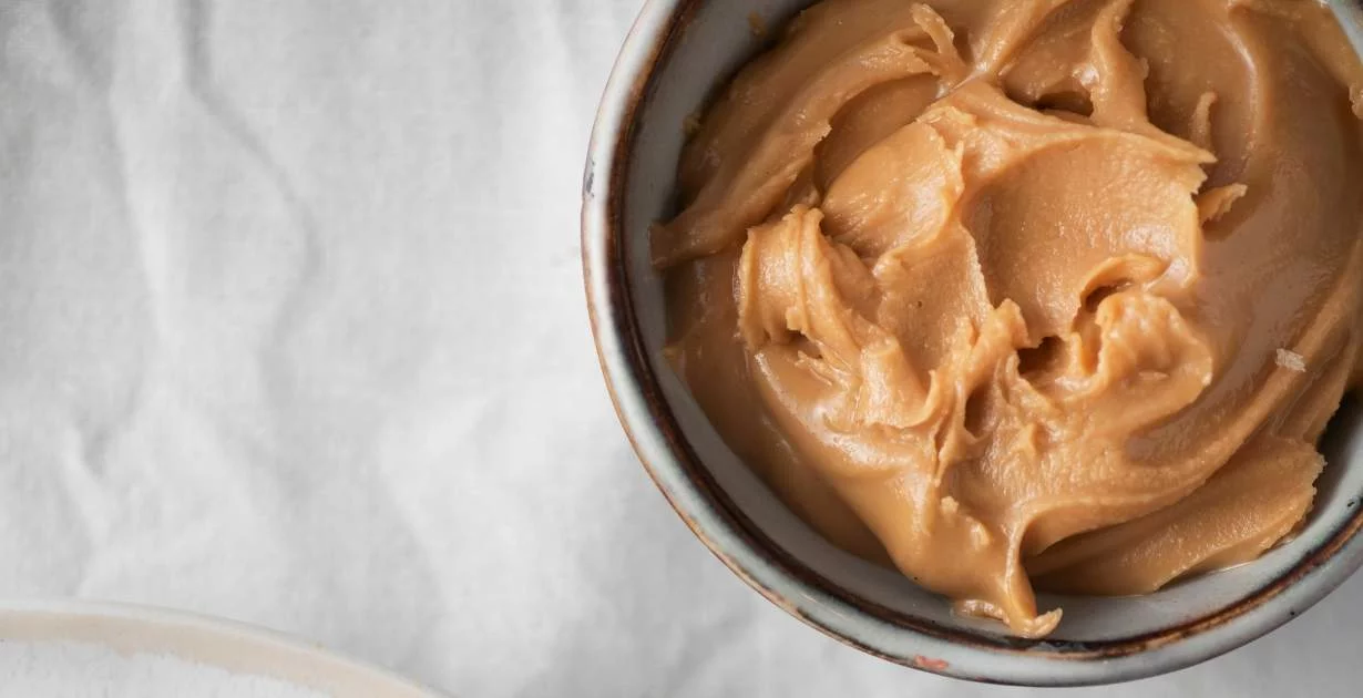 Zakaj se maslo iz indijskih oreščkov mora najti v vsaki kuhinji?