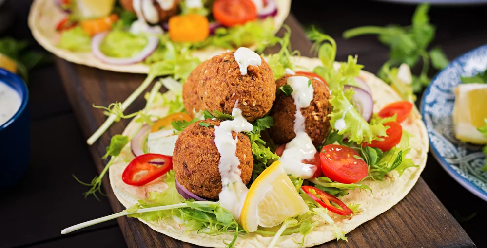 Falafel s čemažem – veganski prigrizek, ki ga bodo vsi oboževali