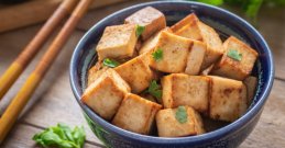 Hrustljavi tofu - beljakovinska večerja kakšno bi zaželeli zase!