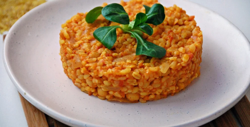 Popolna lahka večerja je kremast bulgur s čičeriko