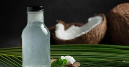 Kokosova voda je izjemno zdrava, izvedite kdo bi jo moral uživati!