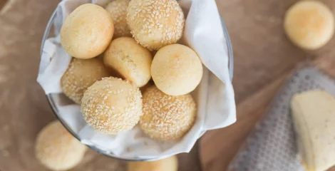 Tapioka kruhki s sirom so prigrizek, ki vam bo izboljšal dan