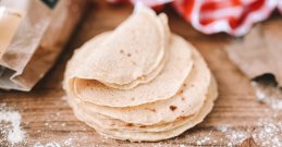 Svoje tortilje naredite brez glutena iz samo štiri sestavin