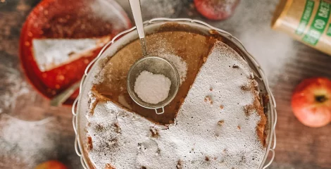 Sladica iz jabolk z brezovim sladkorjom, ki ima veliko manj kalorij , kot navadni sladkor