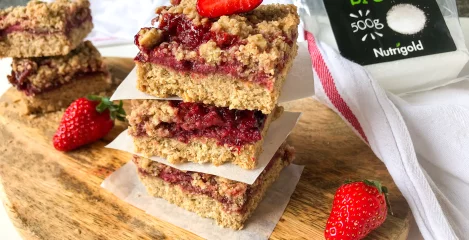 Ovsene kocke z jagodami