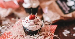 Čokoladni cupcake – čarobna sladica čarobne črne barve