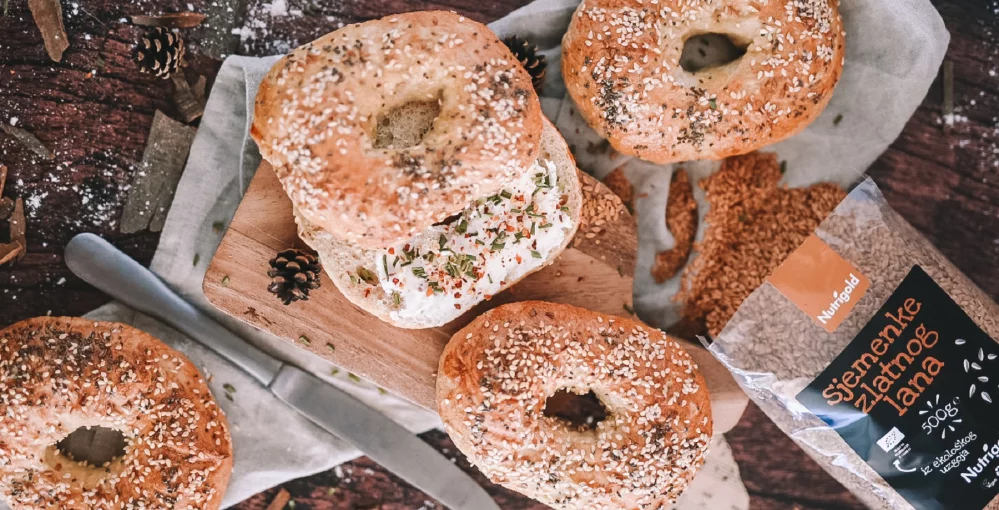 Pirini bagelsi s semeni za nedolgočasne zdrave sendviče