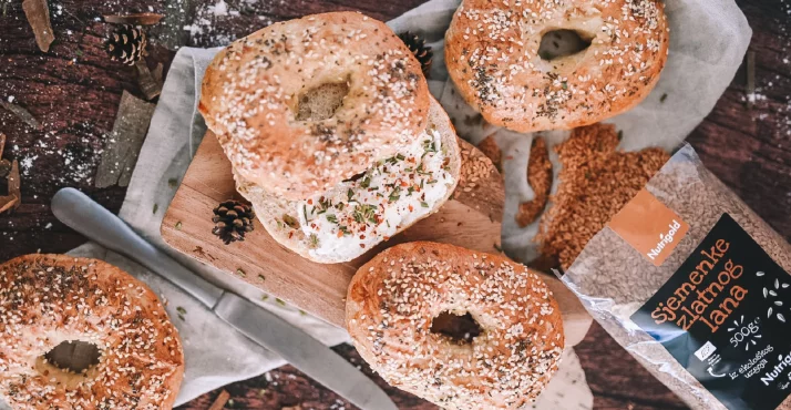 Pirini bagelsi s semeni za nedolgočasne zdrave sendviče