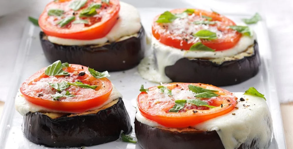 5 minut pripravljanja in 20 minut peke je dovolj za najbolj okusno jed z jajčevcem