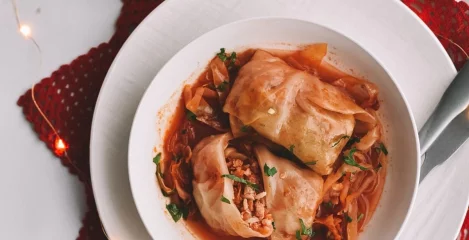 Dober tek! Postregli smo vegansko sarmo!