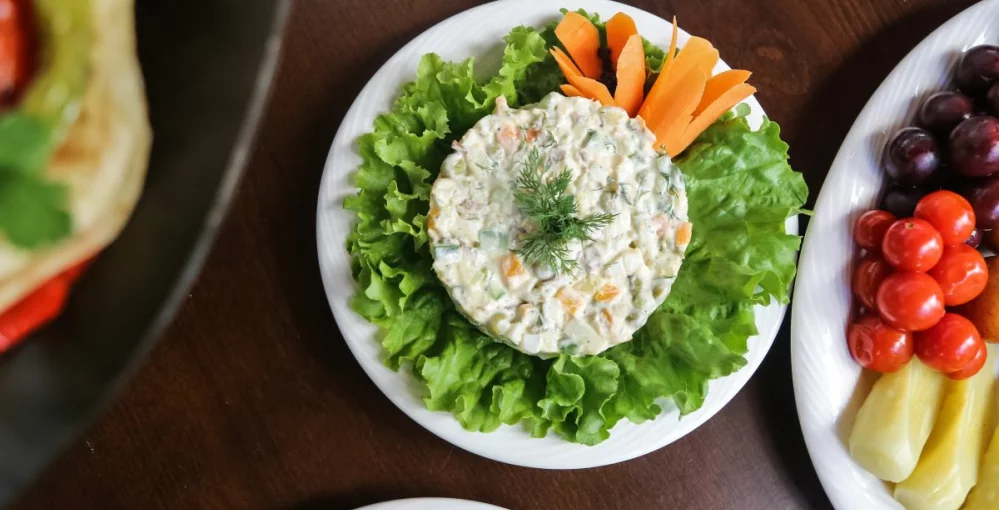 Veganska francoska solata lahko nadomesti klasično