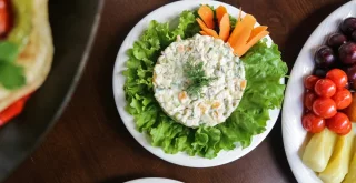 Veganska francoska solata lahko nadomesti klasično