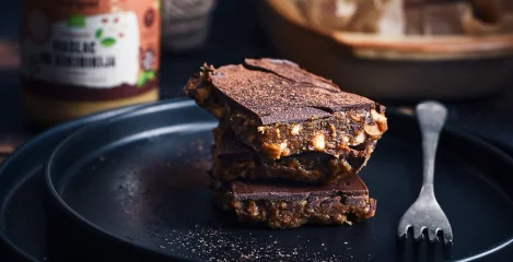 Najbolj čokoladne arašidove kocke za najslajše uživanje