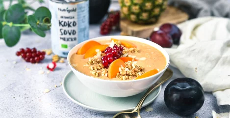 Tropska smoothie skleda, barvita in zdrava