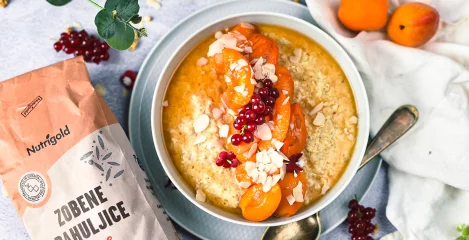 Dobro jutro, postrežena je poletna ovsena kaša z marelicami