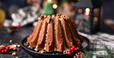 Veganski kuglof z jabolko in cimetom: Priljubljeni praznični recept