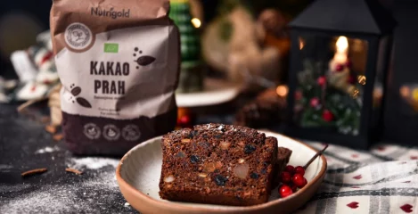 Božični čokoladni kolač s suhim sadjem: Recept za vso družino