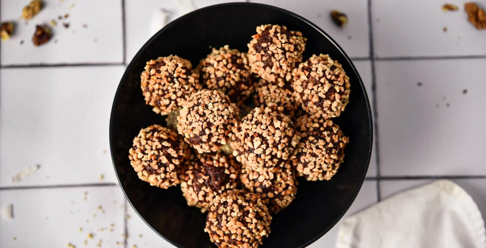 Orehove kroglice s presticami: Zdravi recept iz 6 sestavin!